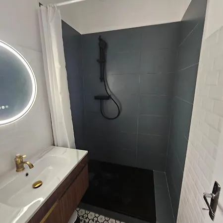 Magnifique Grand 30m2 Refait A Neuf En 2025 Lumineux 4 Couchages Hyper Centre Corte 13 Cours Paoli Wifi Tv Lave Linge Apartment Corte (Corsica)