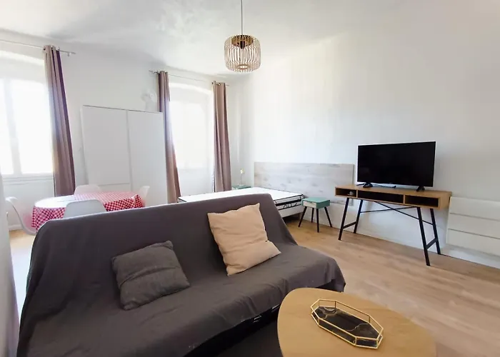 Magnifique Grand 30m2 Refait A Neuf En 2025 Lumineux 4 Couchages Hyper Centre 13 Cours Paoli Wifi Tv Lave Linge *